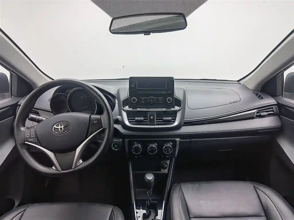 Toyota Yaris L 2022 — фото 5