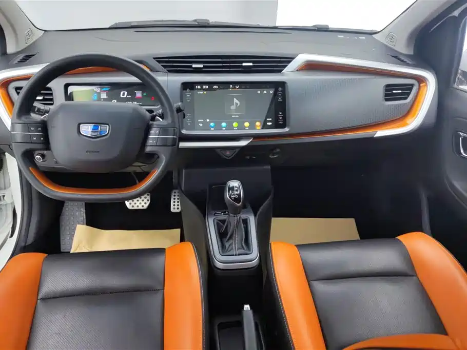 Geely Vision X1 2017 — фото 12