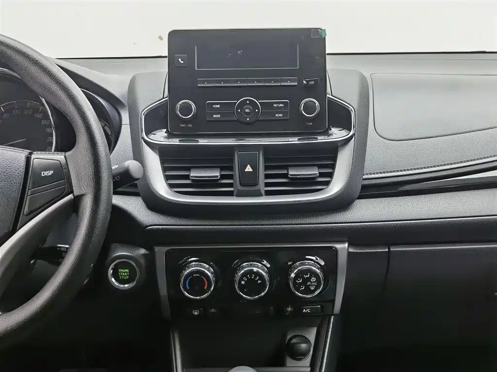 Toyota Yaris L 2022 — фото 12