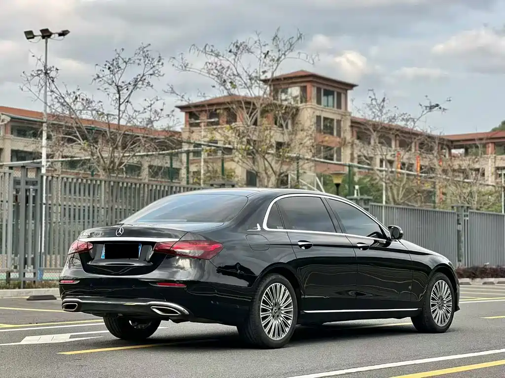 Mercedes-Benz E-Class 2023 — фото 4