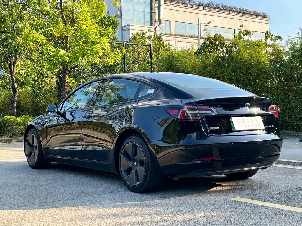 Tesla Model 3 2022 — фото 9