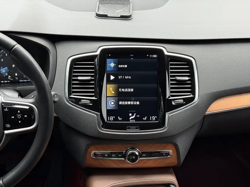 Volvo XC90 2022 — фото 13