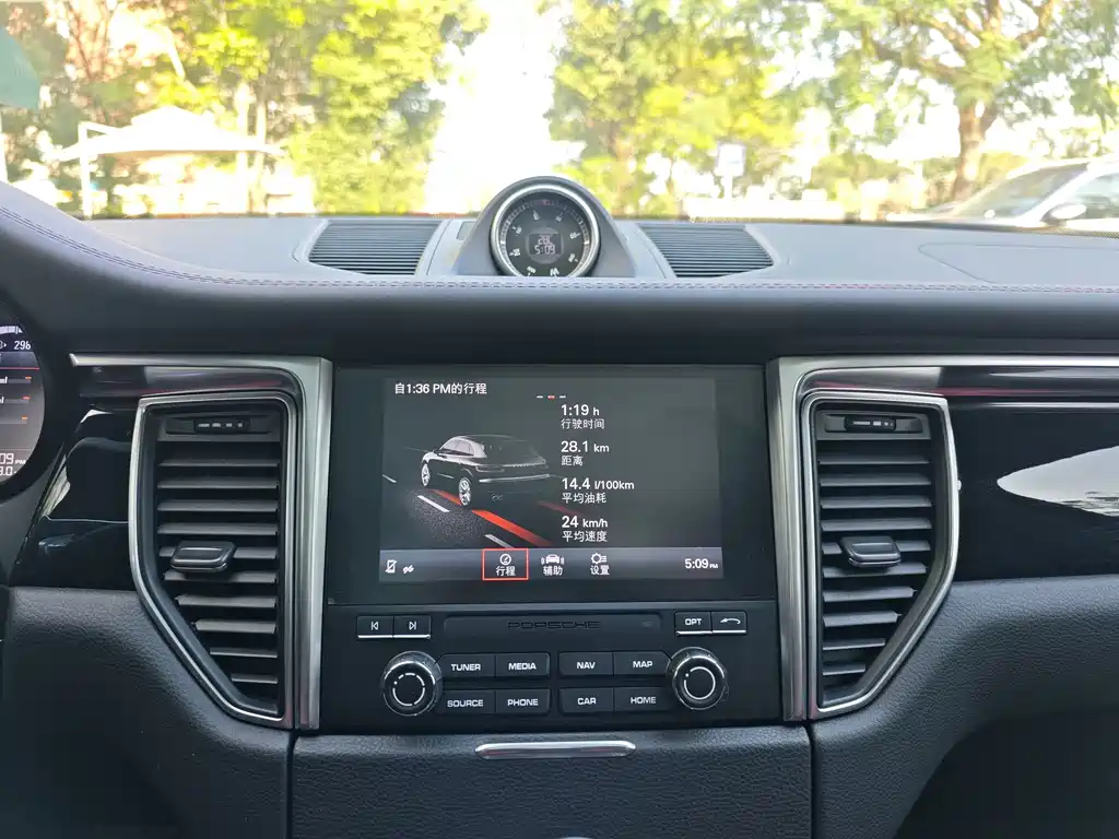 Porsche Macan 2018 — фото 12