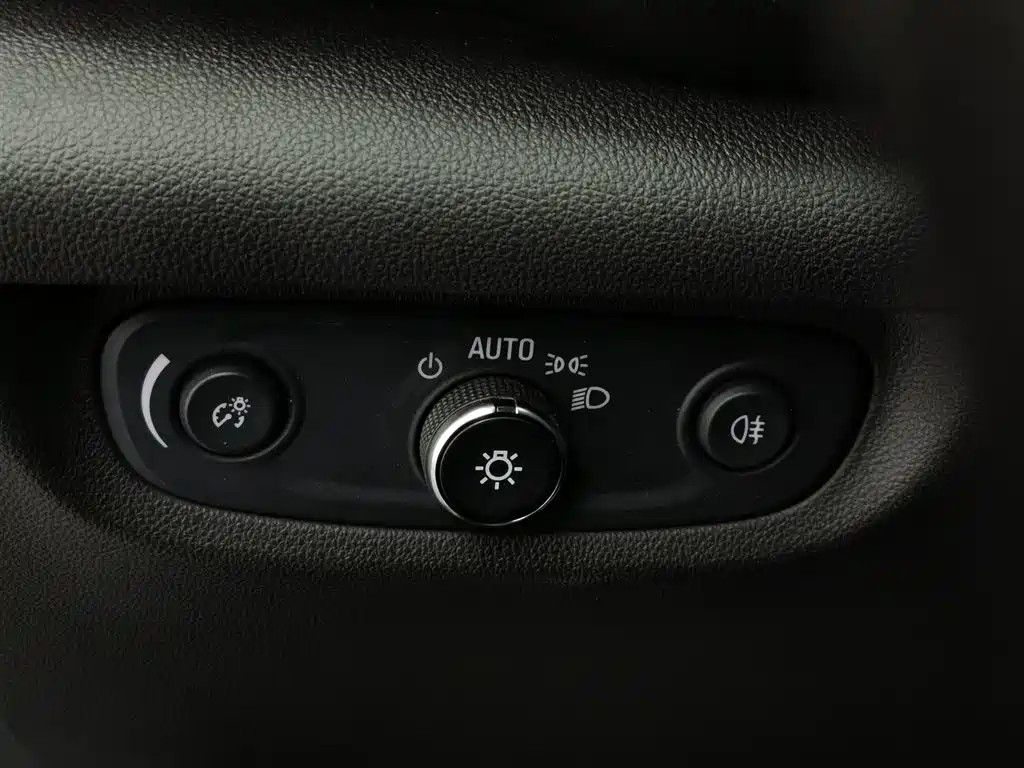 Buick Regal 2018 — фото 21