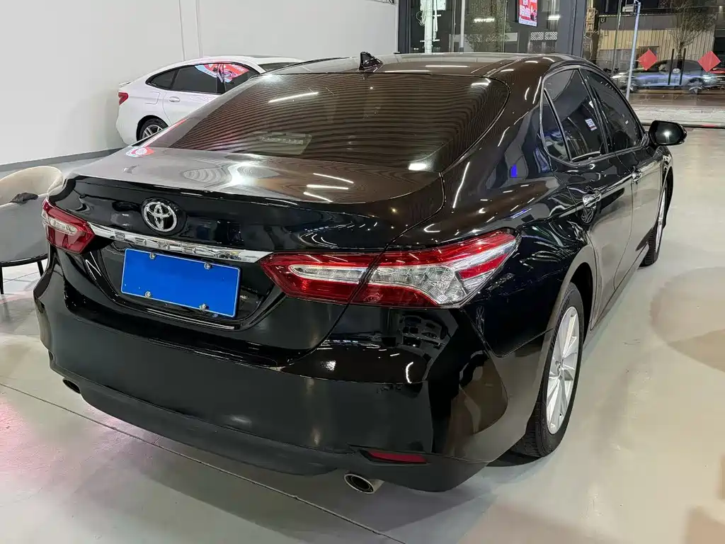 Toyota Camry 2023 — фото 5