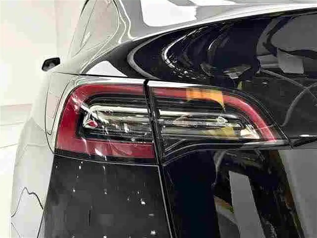 Tesla Model Y 2022 — фото 15