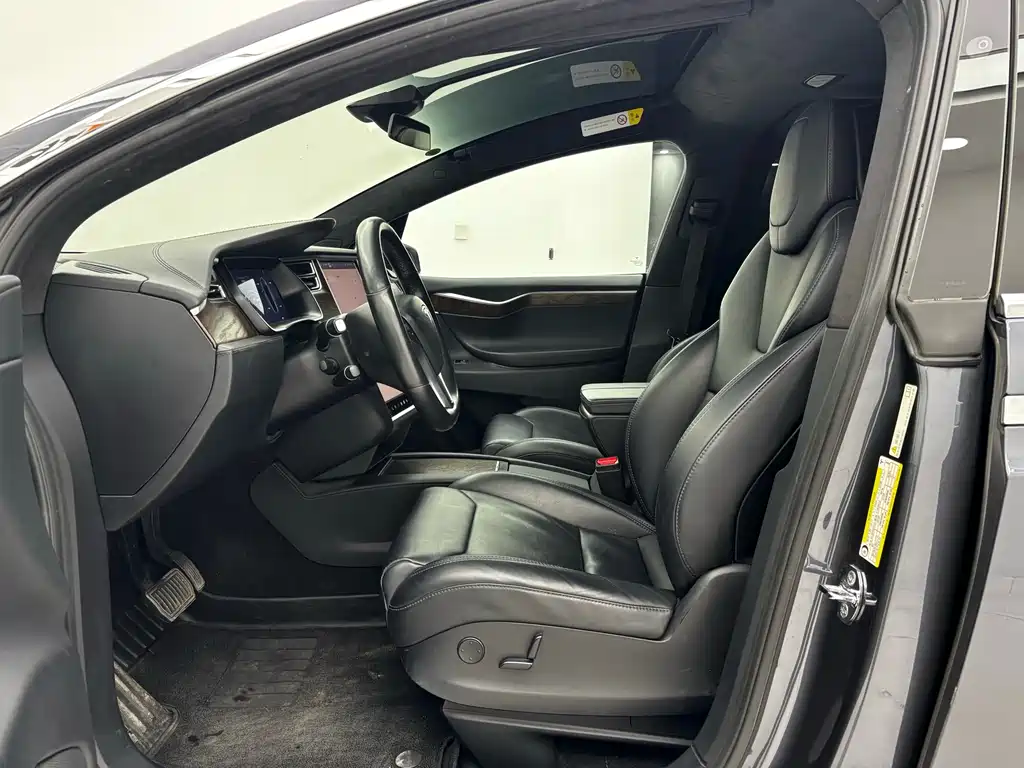 Tesla Model X 2018 — фото 22