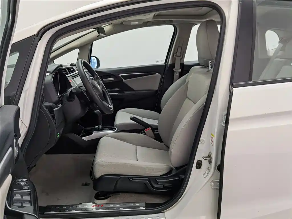 Honda Fit 2016 — фото 10