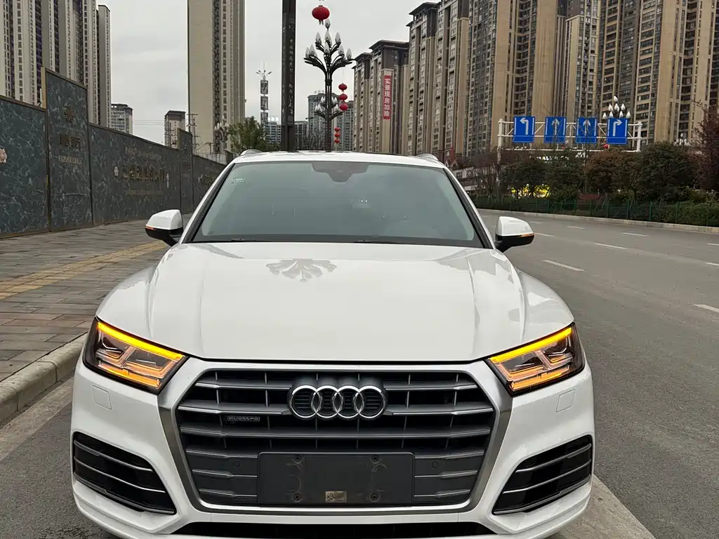 Audi Q5L 2018 — фото 1