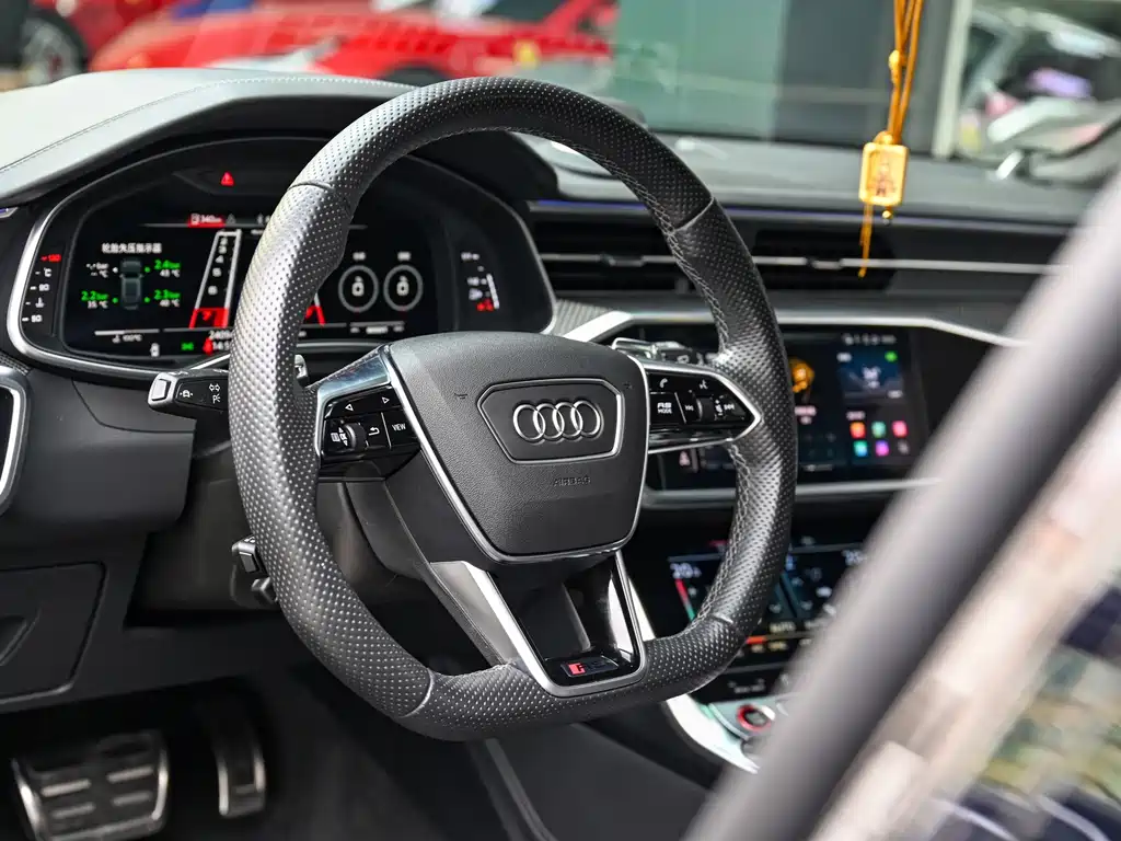 Audi RS 6 2021 — фото 15