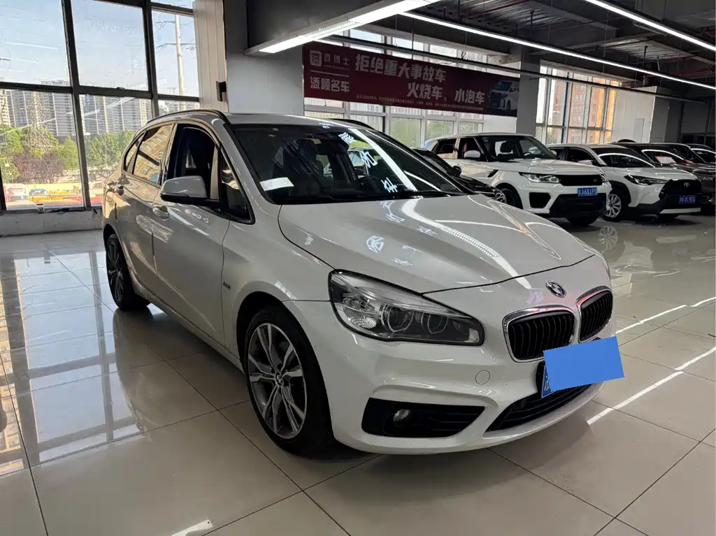 BMW 2 Series Active Tourer 2017 — фото 3