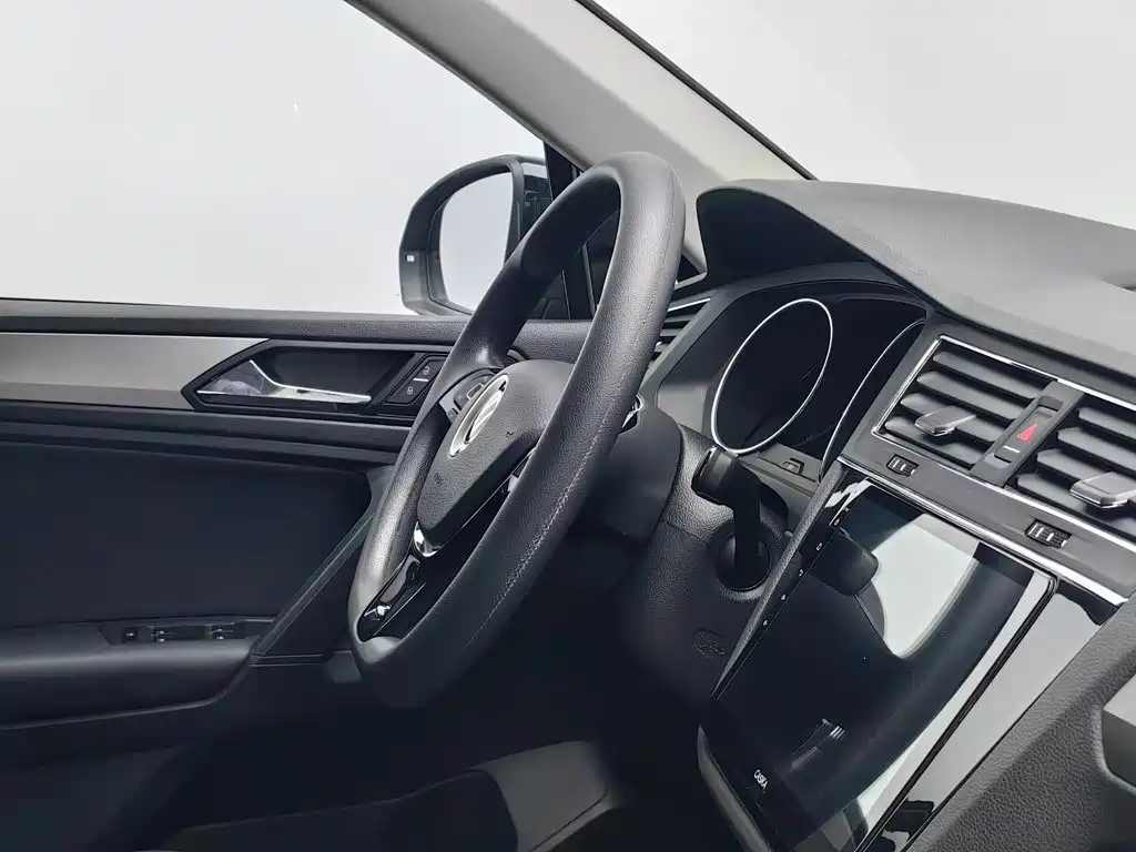 Volkswagen Tiguan L 2021 — фото 23
