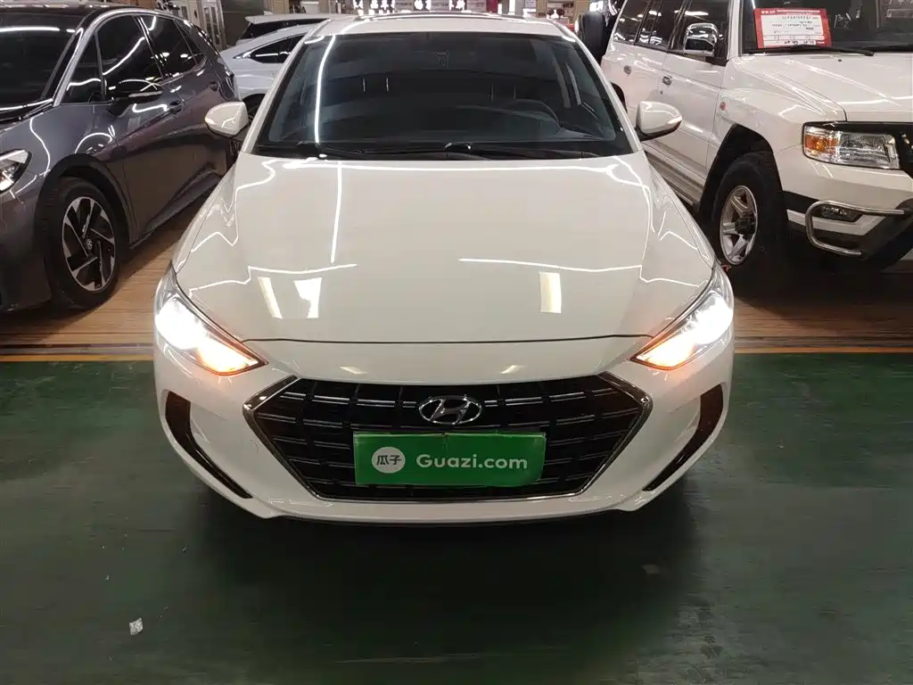 Hyundai Elantra 2020 — фото 3