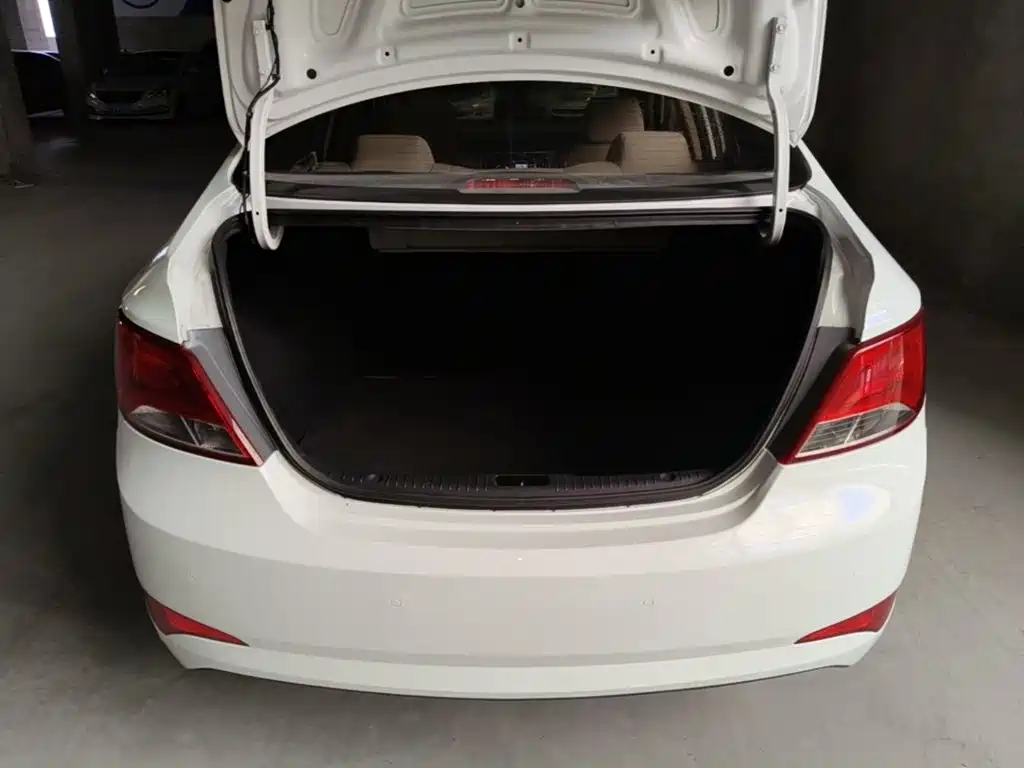Hyundai Accent 2018 — фото 19