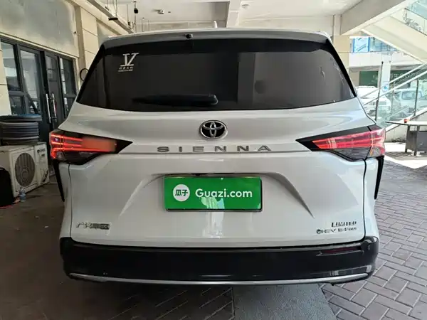 Toyota Sienna 2025