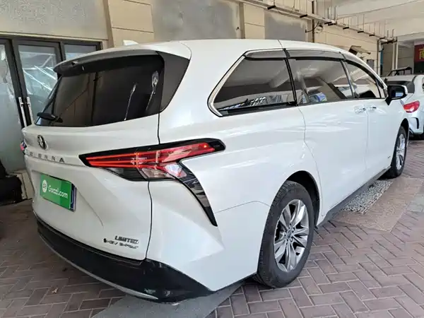 Toyota Sienna 2025