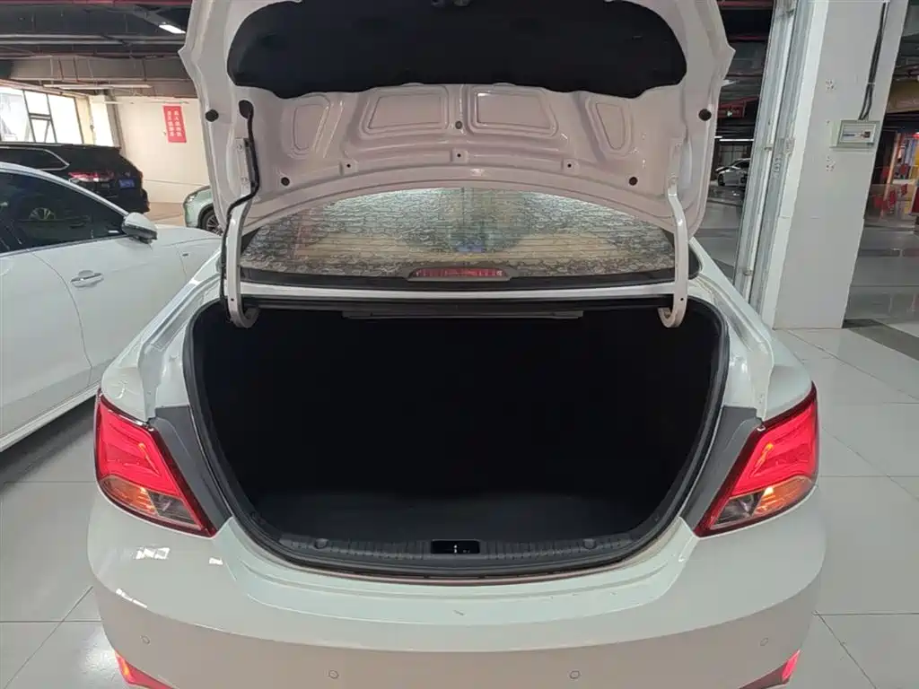 Hyundai Verna 2016 — фото 19