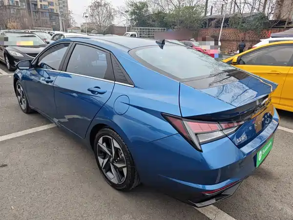 Hyundai Elantra 2022