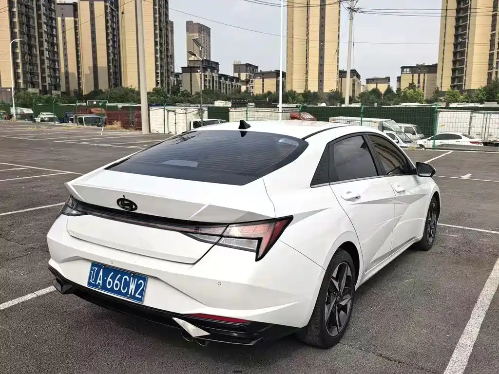 Hyundai Elantra 2023 — фото 9