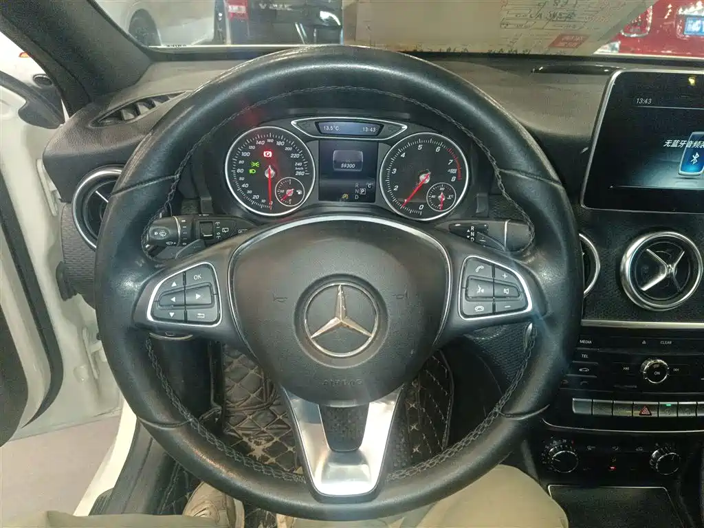 Mercedes-Benz A-Class 2017 — фото 4