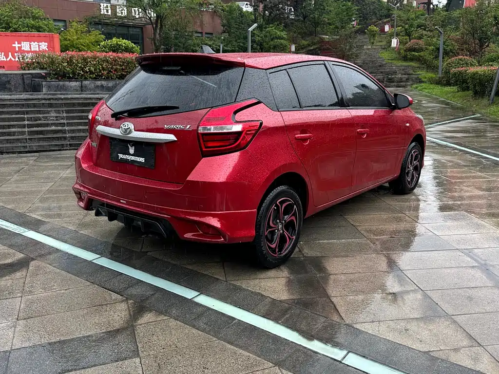 Toyota Yaris L 2017 — фото 6