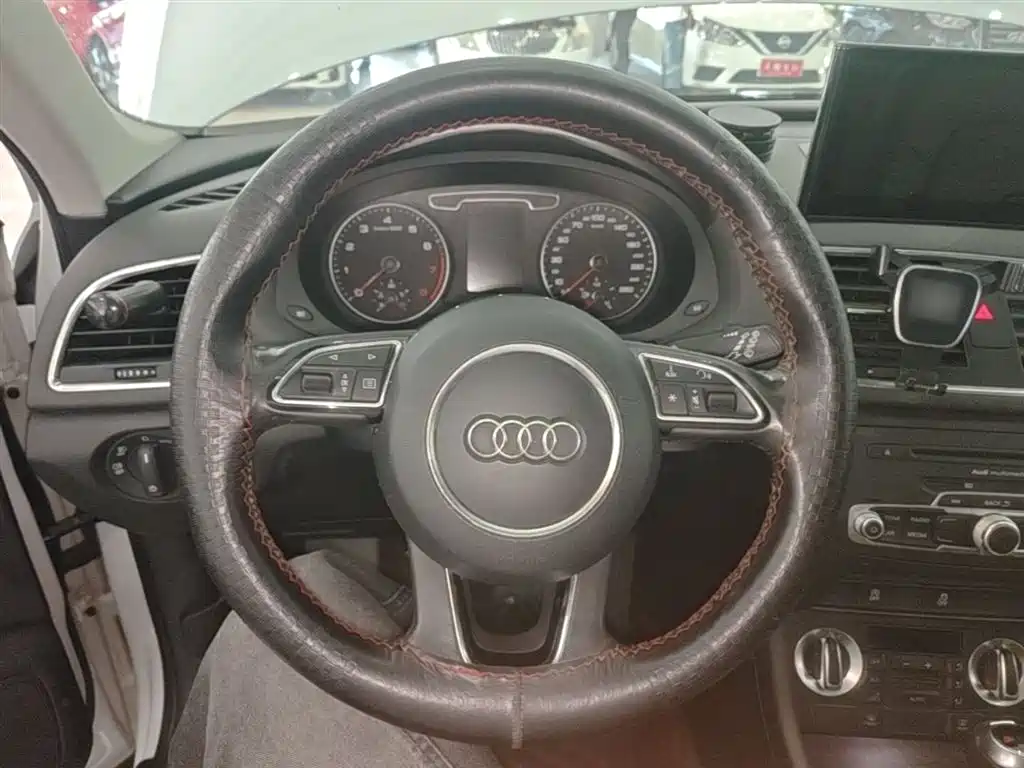 Audi Q3 2016 — фото 11