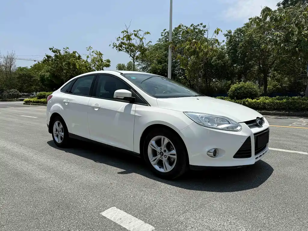 Ford Focus 2014 — фото 3