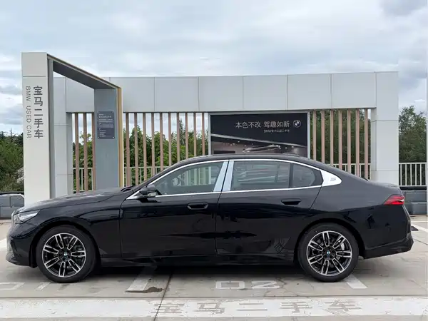 BMW 5 Series 2025