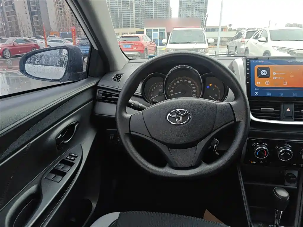 Toyota Yaris L 2020 — фото 11