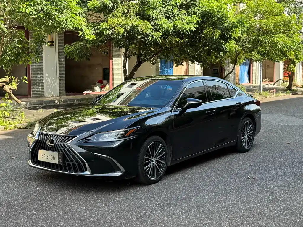 Lexus ES 2024