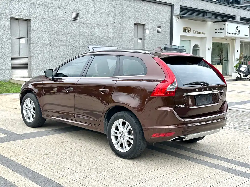 Volvo XC60 2015 — фото 15