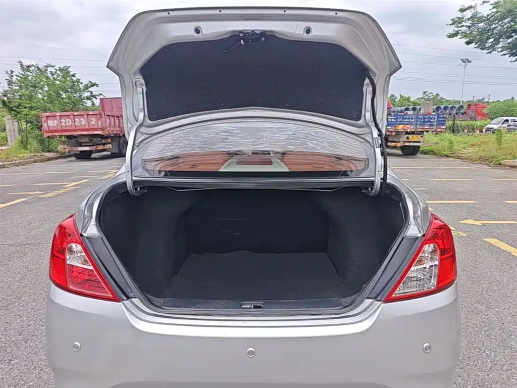 Nissan Sunny 2015 — фото 19