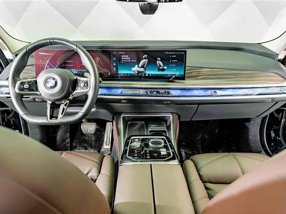 BMW 7 Series 2023 — фото 16