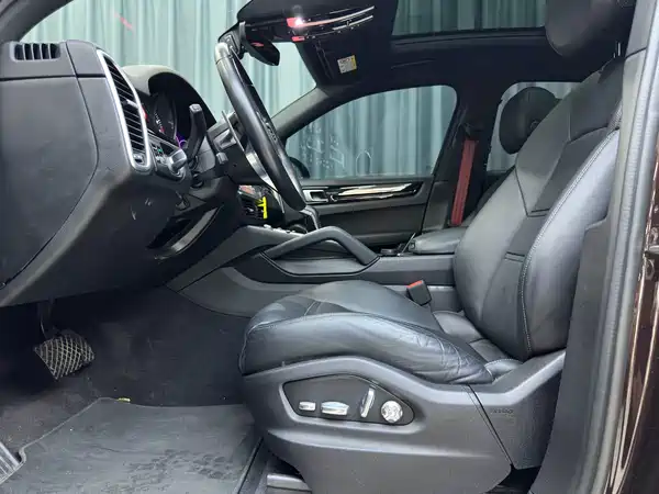 Porsche Cayenne 2021