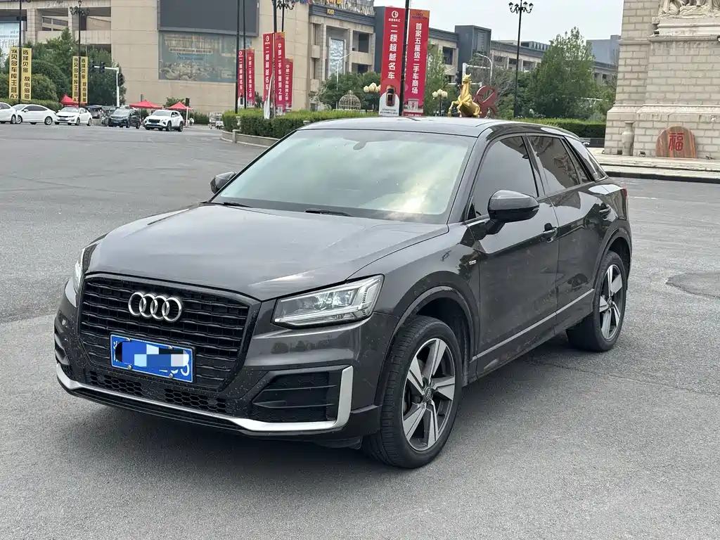 Audi Q2L 2020 — фото 1