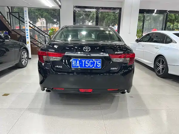 Toyota Reiz 2013