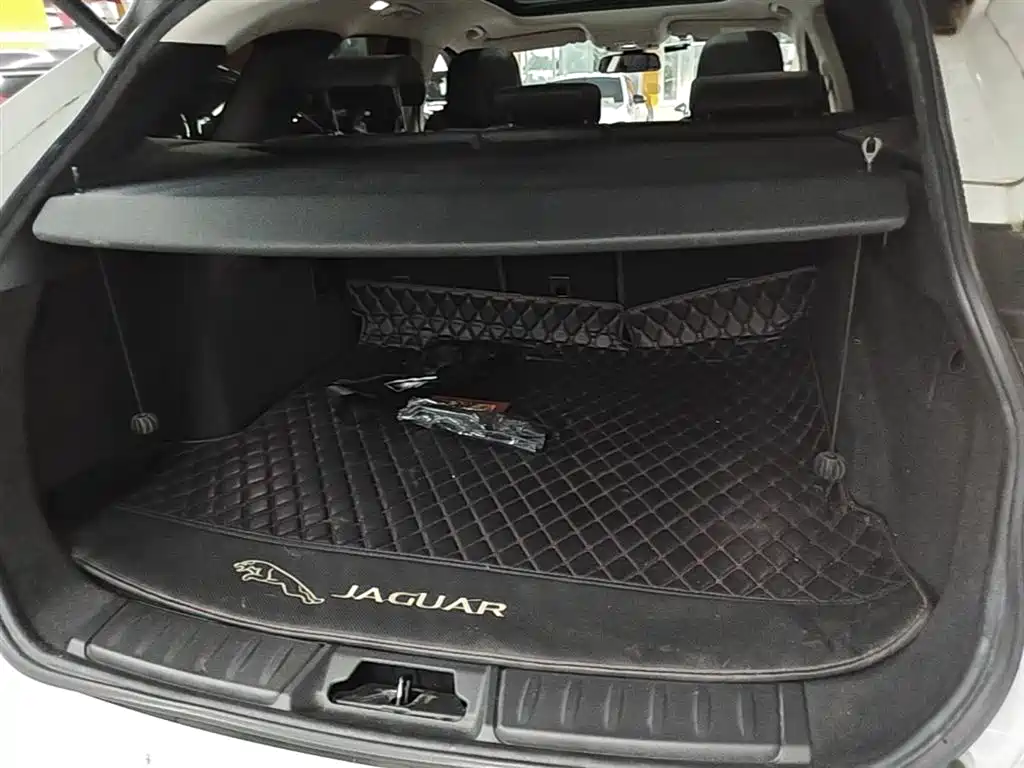 Jaguar F-PACE 2018 — фото 19