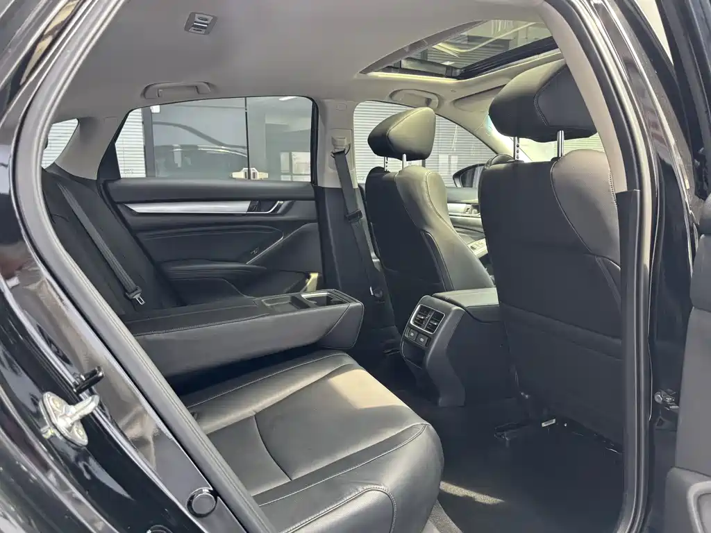 Honda Accord 2022 — фото 13