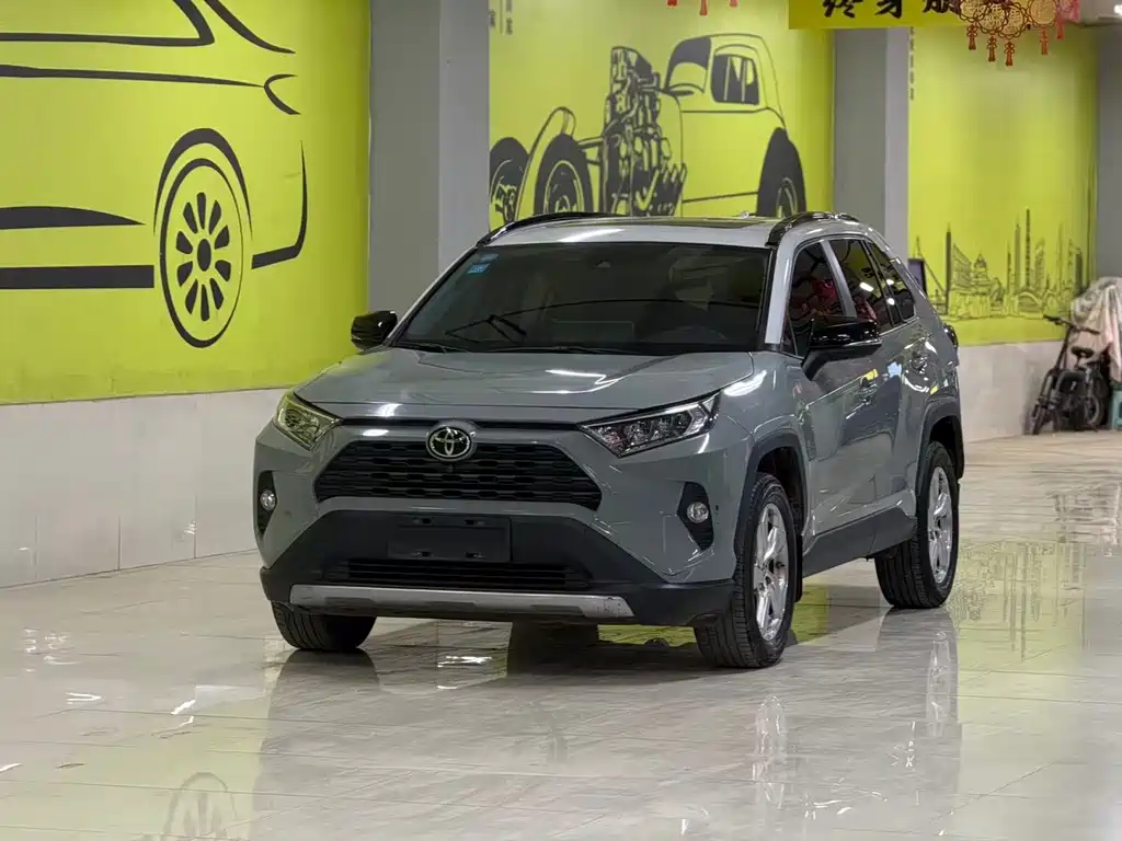 Toyota RAV4 2019 — фото 1