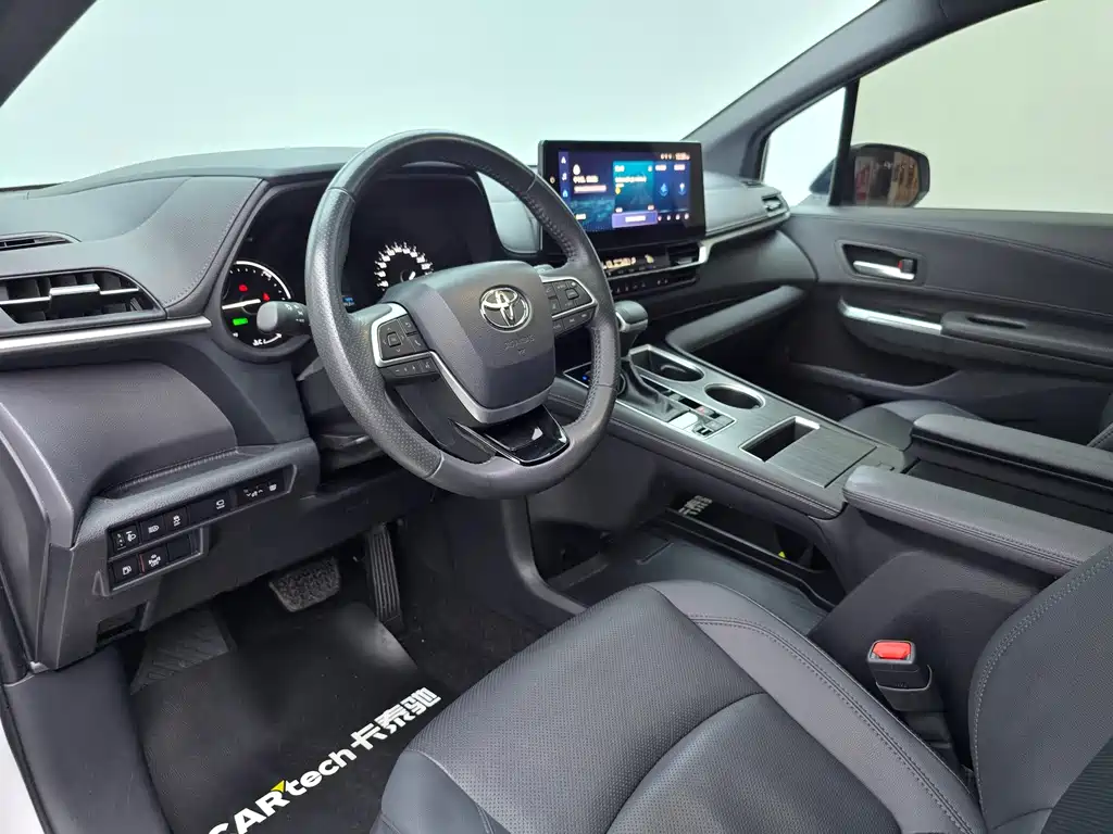 Toyota Sienna 2023 — фото 12