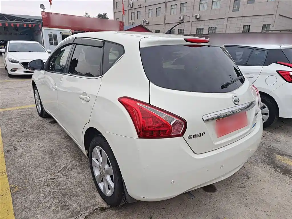 Nissan Tiida 2015 — фото 5