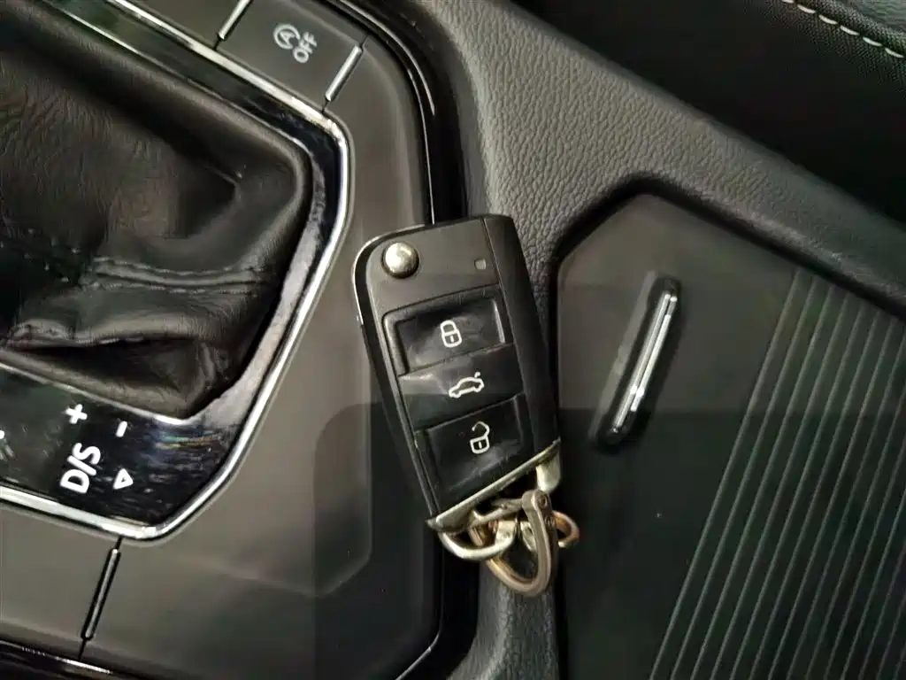 Volkswagen Tiguan L 2020 — фото 16