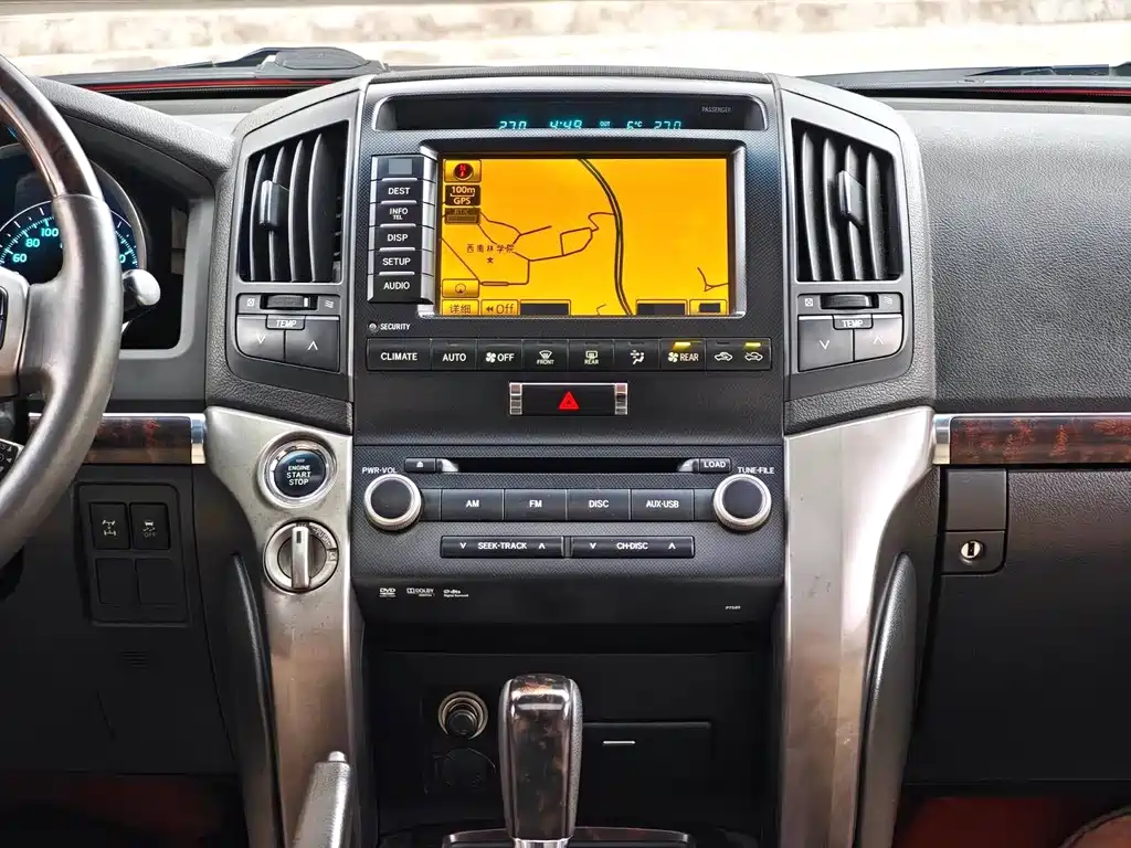 Toyota Land Cruiser 2011 — фото 12