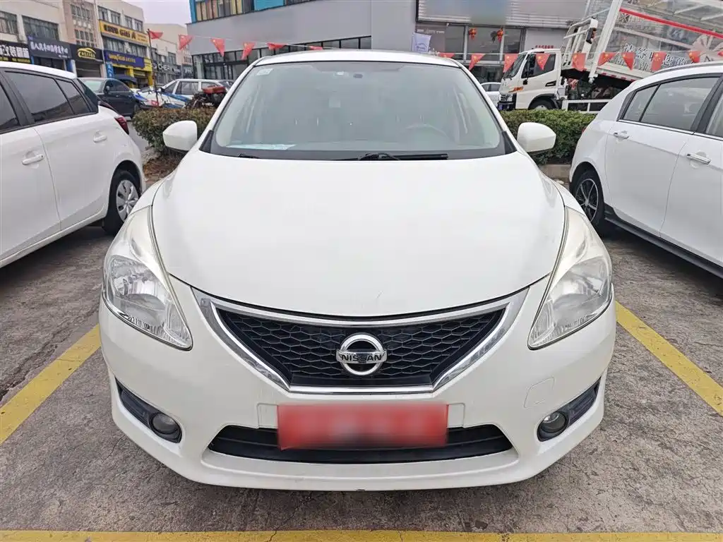 Nissan Tiida 2015 — фото 3