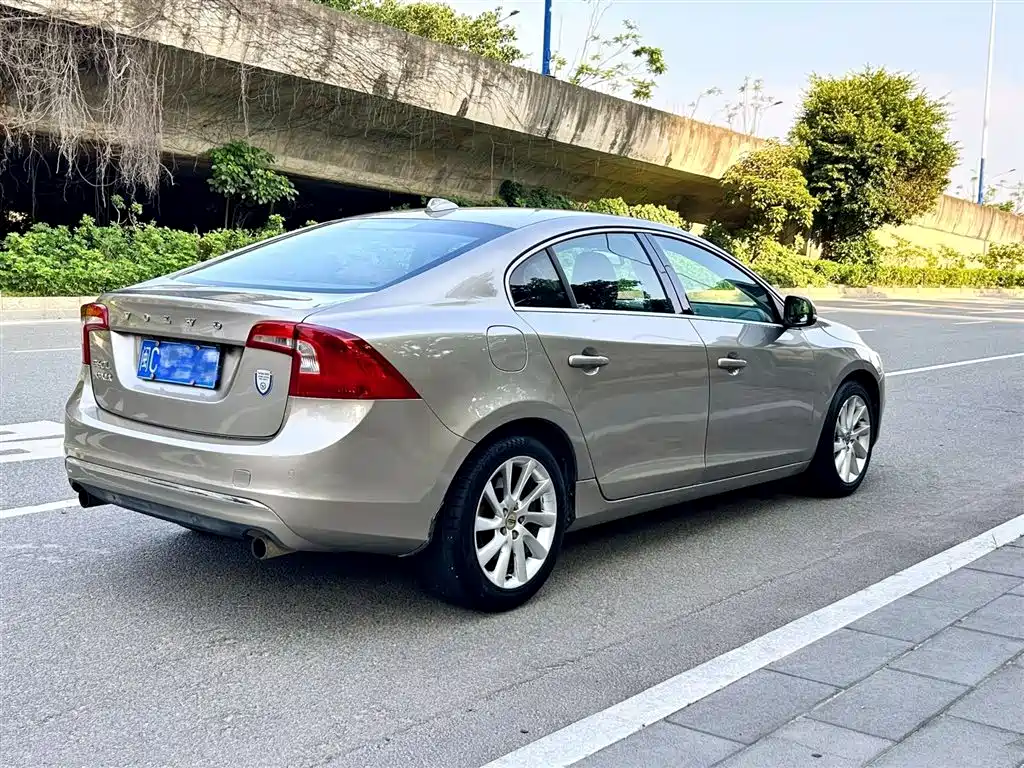 Volvo S60 2015 — фото 4