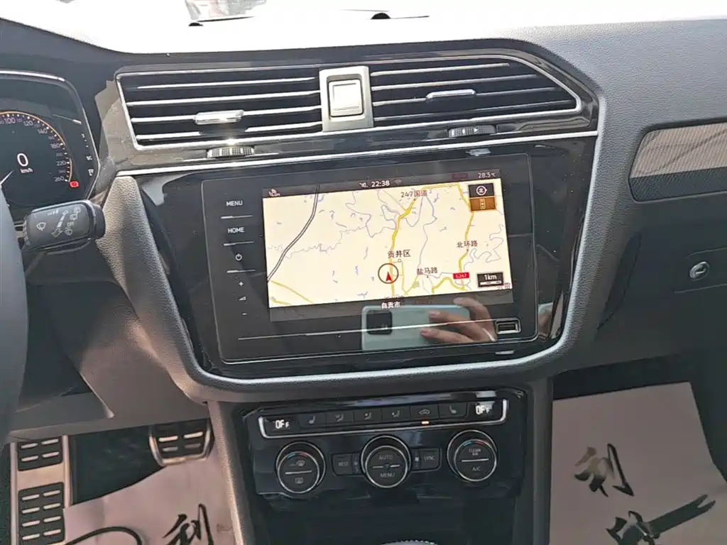 Volkswagen Tiguan L 2021 — фото 13
