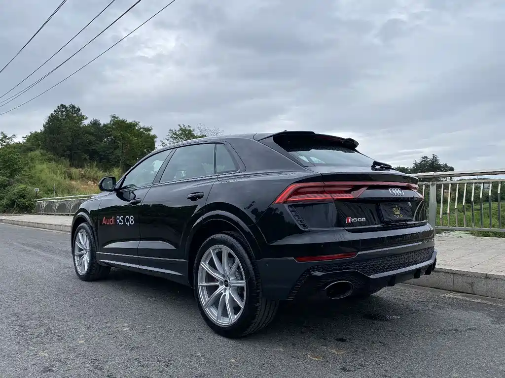 Audi RS Q8 2025 — фото 3