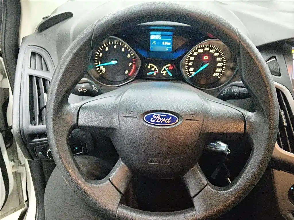 Ford Focus 2015 — фото 11