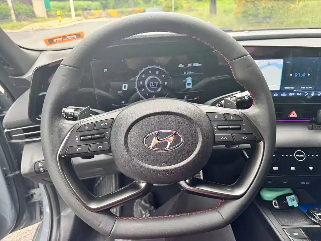 Hyundai Elantra 2023 — фото 10
