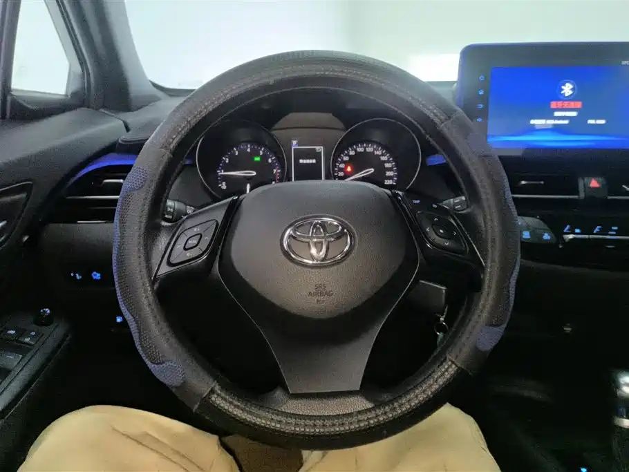 Toyota C-HR 2020 — фото 15